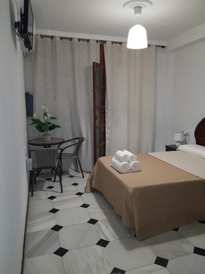 Pension Yna Holiday Málaga Eksteriør bilde